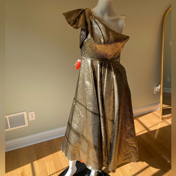 Mac Duggal Asymmetric Metallic Tea-Length Dress. Size 0 and 12 - Picture 2 of 13